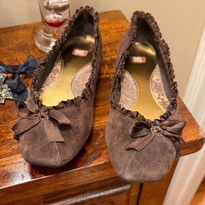 BC Suede Shoes in Brown, Ruffles and Bows, Size 7.5, EUC